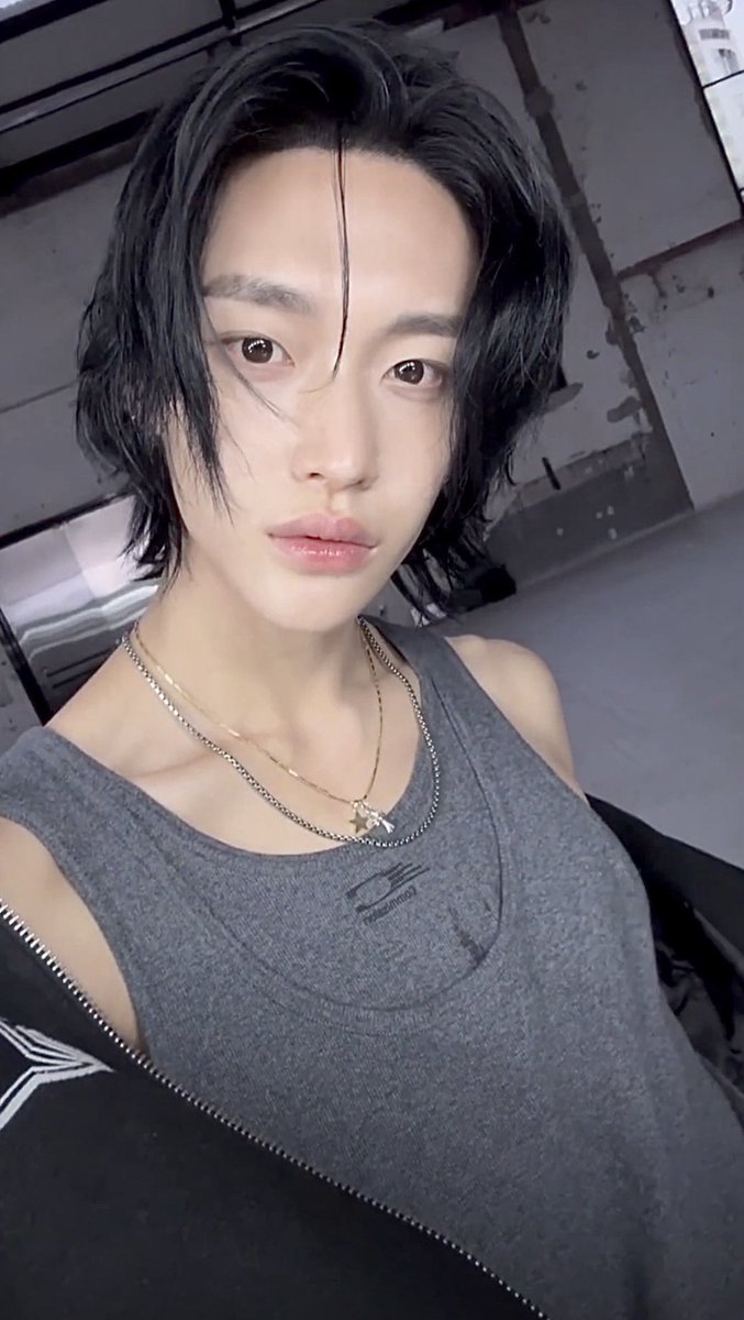 parkwonbinpics's tweet photo. HES SO PRETTY IT HURTS https://t.co/R0TDWJEwD4