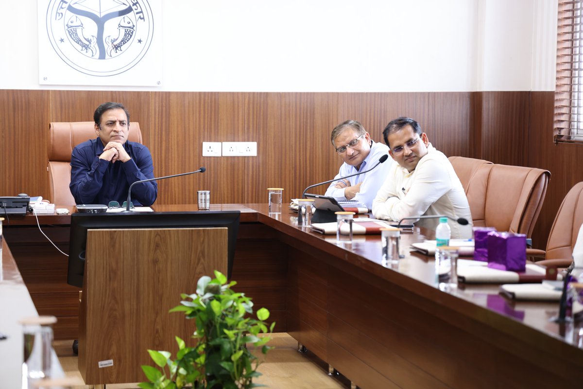 amritabhijatias's tweet image. आईएएस प्रशिक्षुओं को नगरीय निकायों और विकास योजनाओं की जानकारी देने हेतु एक इंटरैक्टिव सत्र आयोजित किया। सत्र में उनके सवालों का उत्तर देते हुए नगरीय विकास के महत्वपूर्ण पहलुओं पर चर्चा की। 

#IASTraining #nagarvikas_up #uttarpradesh