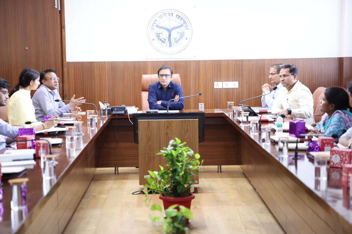 amritabhijatias's tweet image. आईएएस प्रशिक्षुओं को नगरीय निकायों और विकास योजनाओं की जानकारी देने हेतु एक इंटरैक्टिव सत्र आयोजित किया। सत्र में उनके सवालों का उत्तर देते हुए नगरीय विकास के महत्वपूर्ण पहलुओं पर चर्चा की। 

#IASTraining #nagarvikas_up #uttarpradesh