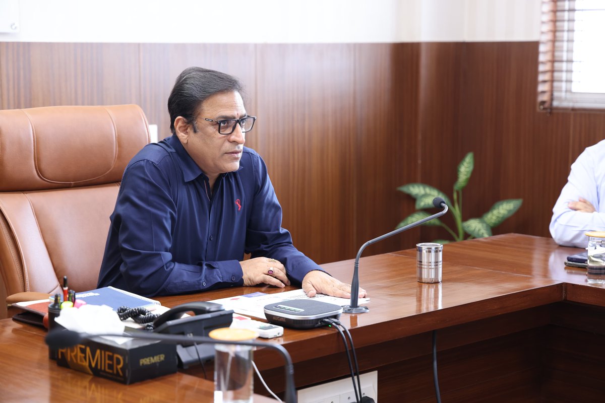 NagarVikas_UP's tweet image. प्रमुख सचिव, नगर विकास विभाग की अध्यक्षता में आयोजित एक इंटरैक्टिव सत्र में आईएएस प्रशिक्षुओं को नगरीय विकास योजनाओं की विस्तृत जानकारी दी गई। सत्र में निदेशक, नगरीय निकाय श्री अनुज कुमार झा और अन्य वरिष्ठ अधिकारी भी उपस्थित रहे।

#iastraining #nagarvikas_up #UttarPradesh