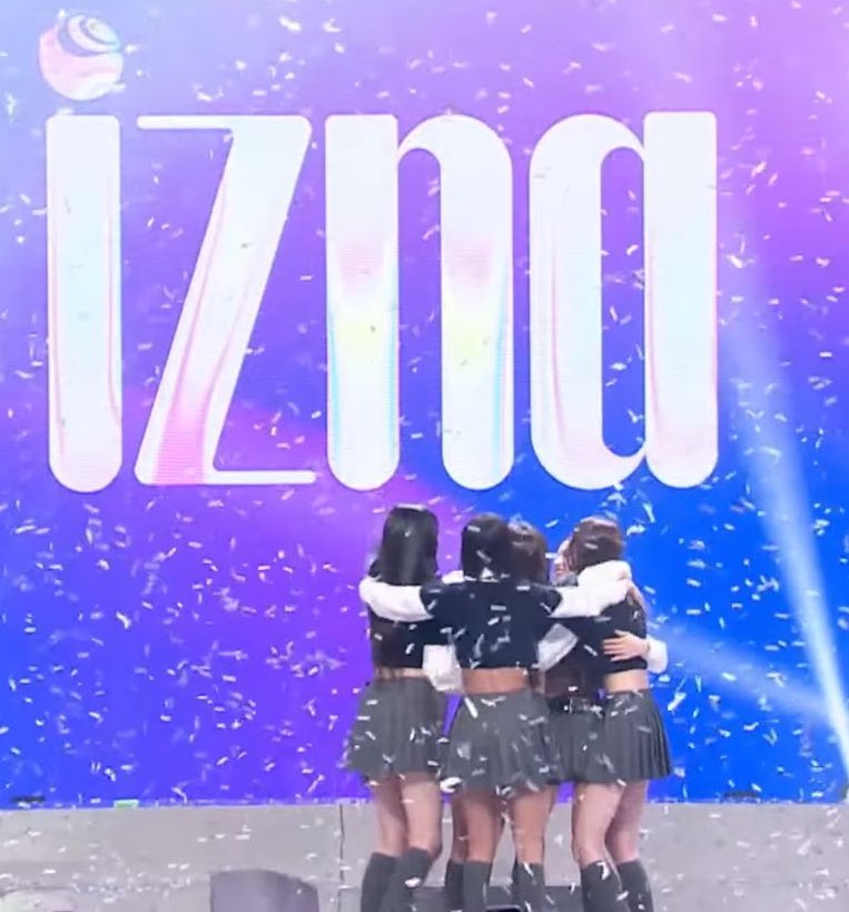 IZNA first group hug 🫂 

#ILAND2 #아이랜드2 <a href="/mnetiland/">Mnet I I-LAND2</a>
