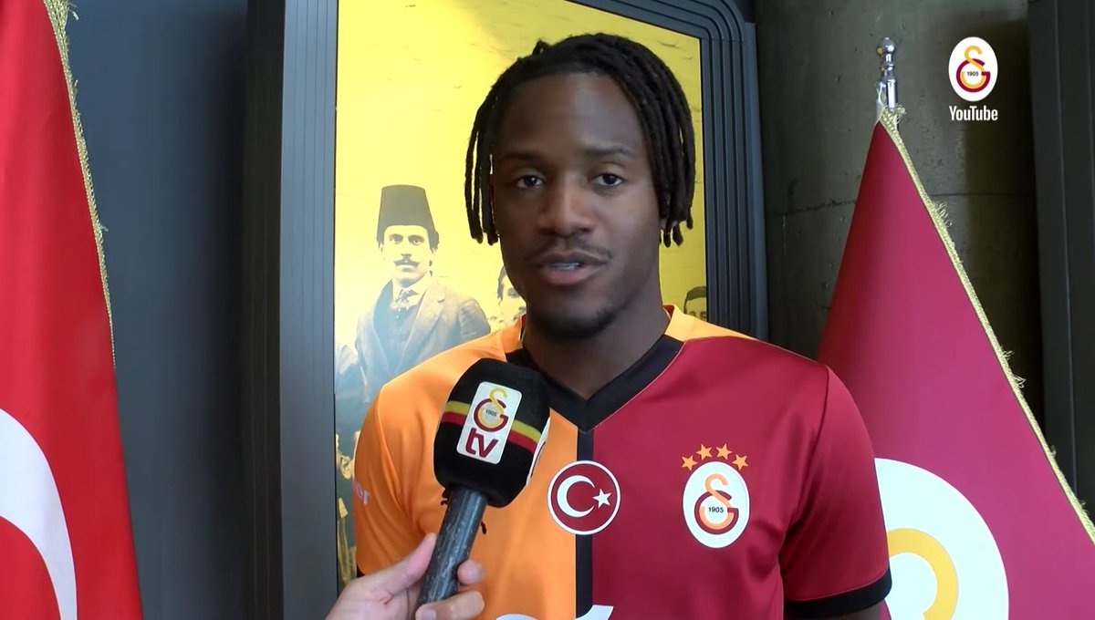 şu renklerin iğrençliğine bak amk karizma dediğimiz eleman hiko babaya dönmüş