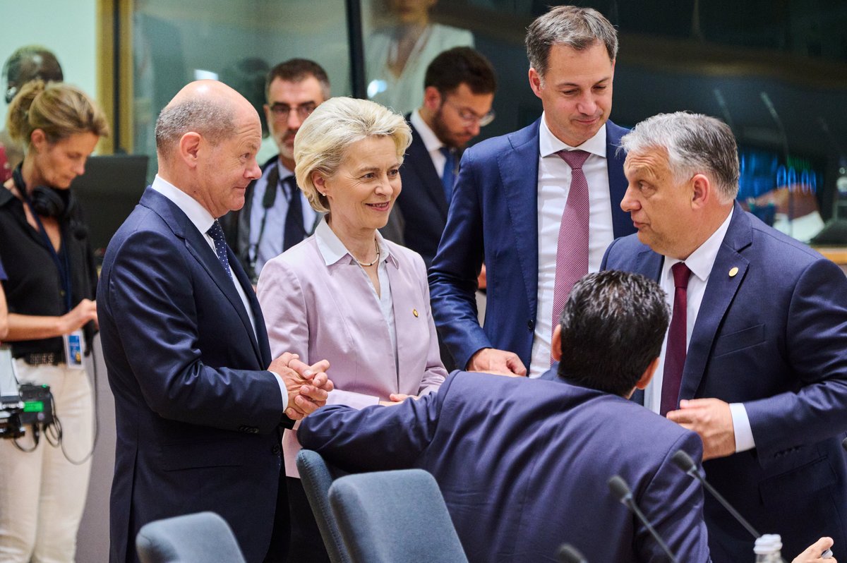 Clean Energy Wire (@cleanenergywire) on Twitter photo OrbĂĄnâs opportunistic record belies Hungaryâs new pro-climate rethoric
"OrbĂĄn has used #climate policy w/ great success in order to veto European initiatives + strengthen his own role," says climate policy expert IstvĂĄn Bart
cleanenergywire.org/news/orbans-op⌠<a href="/BartIstvan/">Bart Istvan</a> <a href="/PStrzalkowski/">Patryk StrzaĹkowski</a> OrbĂĄnâs opportunistic record belies Hungaryâs new pro-climate rethoric
"OrbĂĄn has used #climate policy w/ great success in order to veto European initiatives + strengthen his own role," says climate policy expert IstvĂĄn Bart
cleanenergywire.org/news/orbans-op⌠<a href="/BartIstvan/">Bart Istvan</a> <a href="/PStrzalkowski/">Patryk StrzaĹkowski</a>