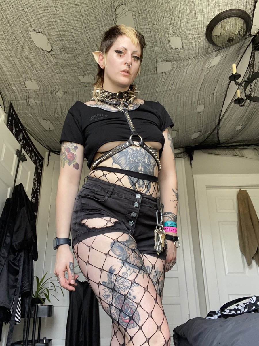 t0adb0nes's tweet photo. My OnlyFans is free and I post my cute ass fit checks with all the hot little details. Come hang out wif meee 
https://t.co/9gYC9EourS

#freeonlyfans
#onlyfans
#gothonlyfans https://t.co/vKxRopBvH8