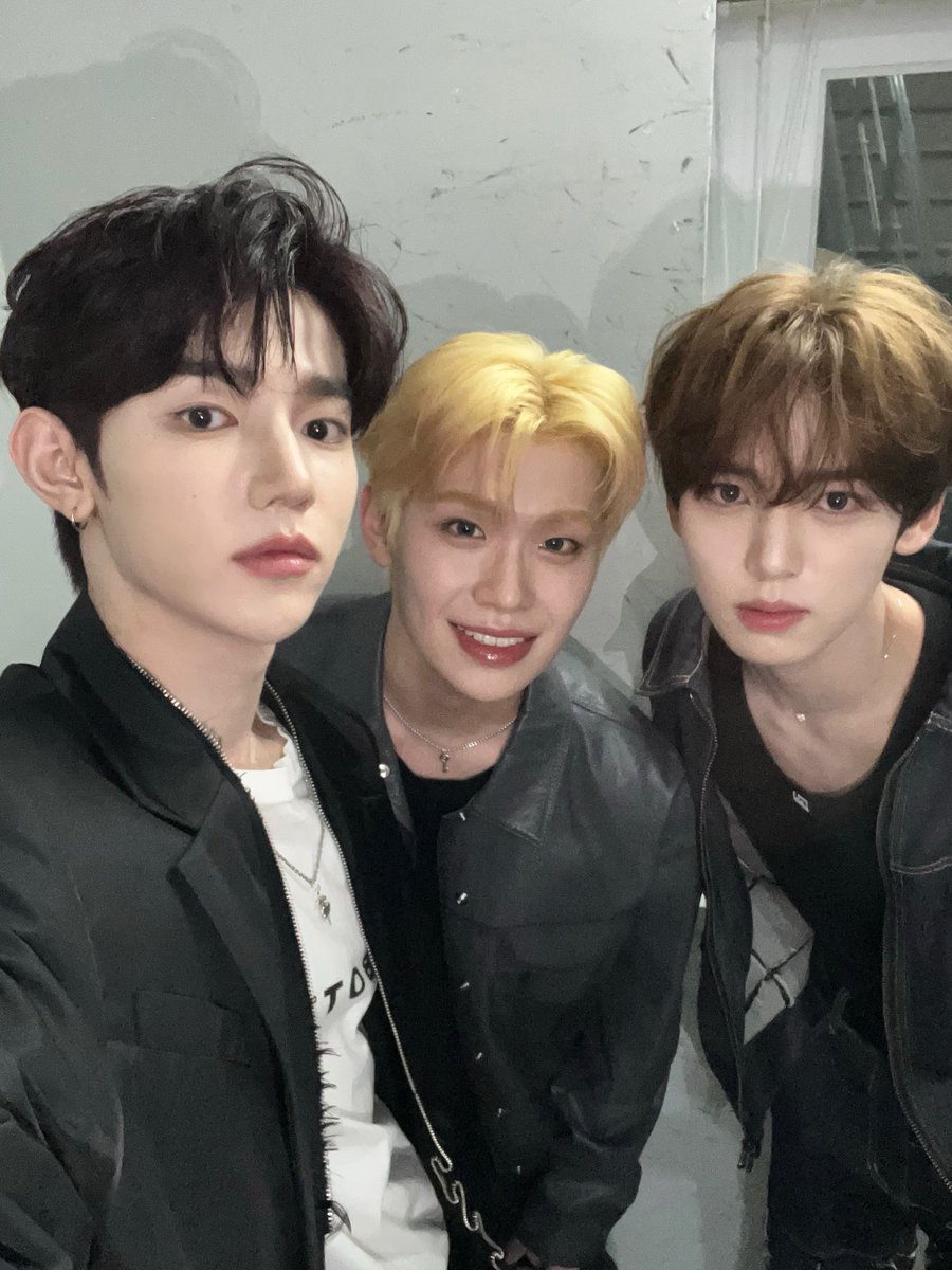 _𝗭𝗘𝗥𝗢𝗙𝗢𝗖𝗨𝗦

아이랜드2에 찾아온 ZB1!
참가자에서 패널로 성장한 선배님들, 자랑스러워요✨

#ZEROBASEONE #ZB1
#제로베이스원