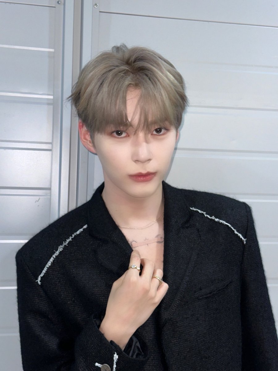 _💌

제로즈~🌹 
아이랜드2 잘 봤나아 ㅎㅎ
머리가 변신하고 나타나서 깜짝 놀랐겠다😘
덕분에 스토리텔러로 열심히 친구들 이야기 전해주고 소중한 기회로 재밌게 촬영했어 :) 앞으로도 엠씨비니 많관부! 사랑해요❤

#SUNGHANBIN #성한빈
#ZEROBASEONE #ZB1 #제로베이스원