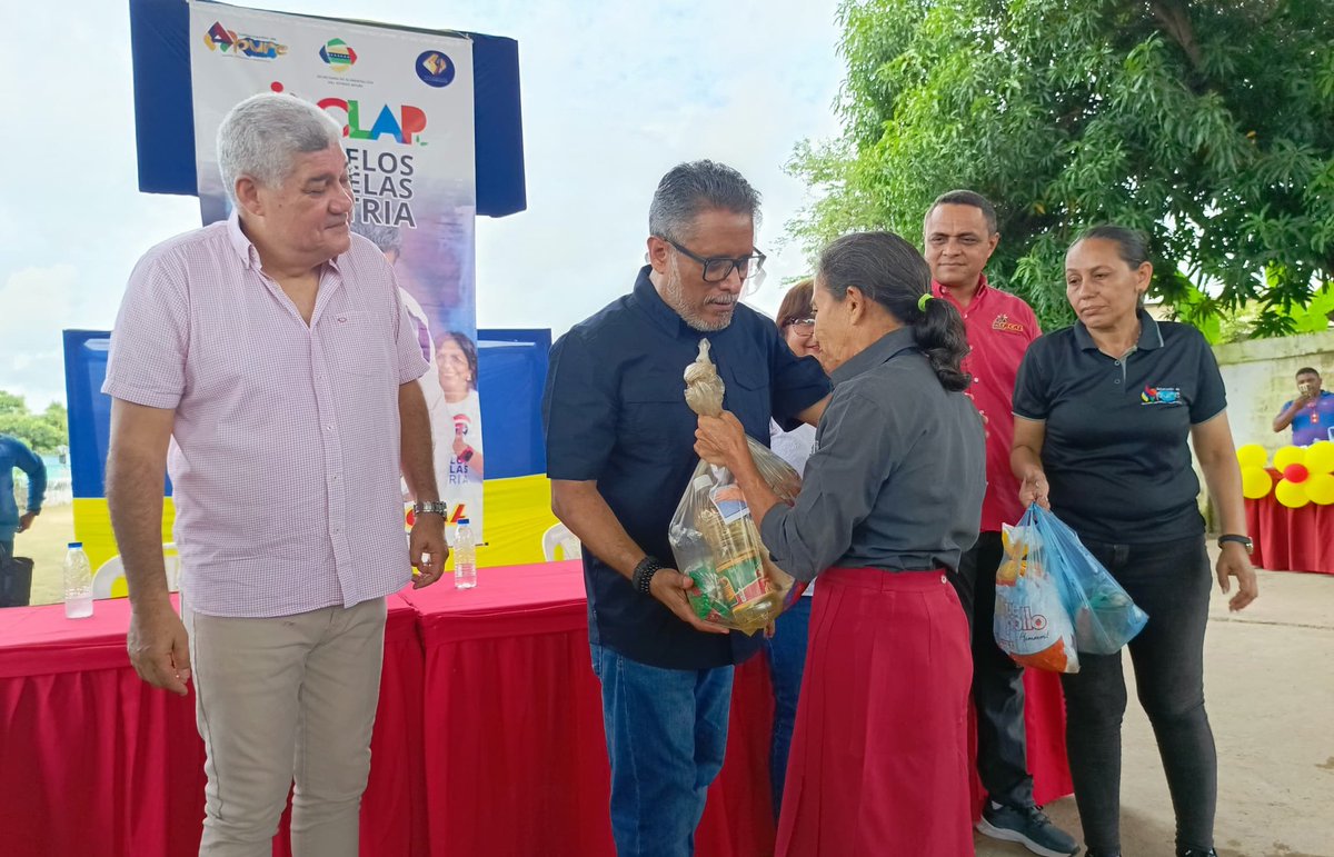 #Apure | En el Marco de la Gran Misión Abuelos y Abuelas de la Patria <a href="/MercalOficial/">Mercal Oficial</a> atendió a 232 adultos mayores, con la entrega de los Combos Especiales #CLAP del municipio San Fernando.

#VenezuelaVaConTodo