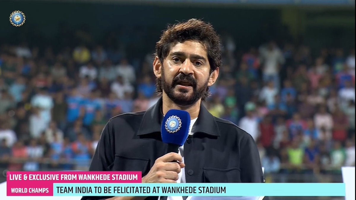 Sheikhhumza49's tweet photo. Either live with this fact or die but Gaurav Kapoor is the best Anchor we have ever produced watching him on screen is such a blessing for all the cricket fans. #VictoryParade https://t.co/bJV5vapfCn