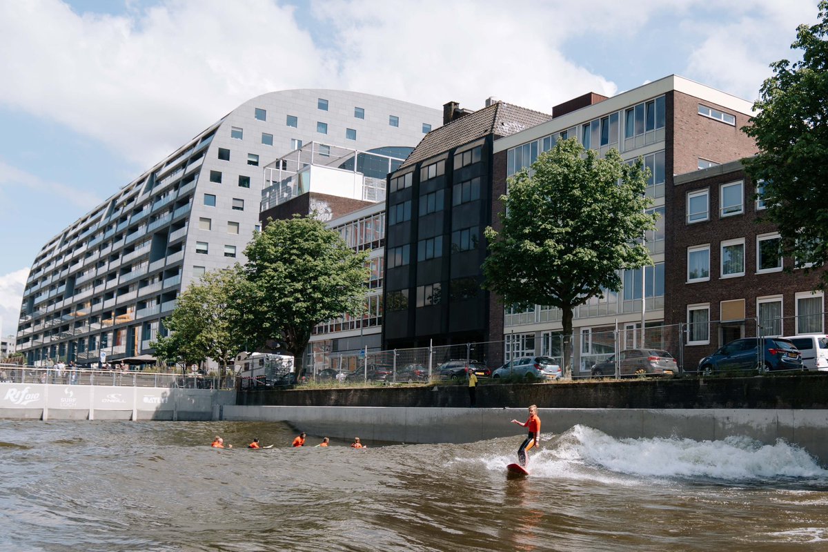 👀 Catching a wave with one of Rotterdam’s most prominent buildings in the background

🏄‍♀️ Urban surf pool <a href="/RIF010/">RIF010 URBAN SURFING ROTTERDAM</a> opens this Saturday!

#surfing #travelwriter #journalist #news