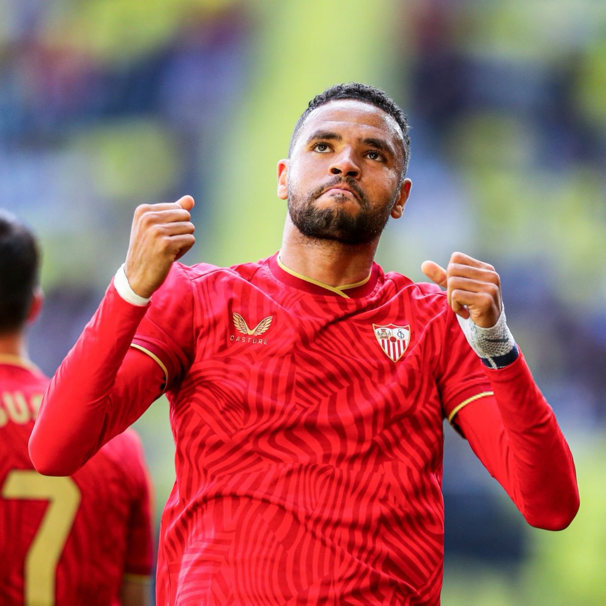 SportsDigitale's tweet photo. Yağız Sabuncuoğlu: Fenerbahçe'de En-Nesyri konusunda şu anda herhangi bir problem yok. Fenerbahçe ile alakalı başka bir durum var. Onun ardından En-Nesyri transferi yakın tarihte bitecek gibi duruyor. Fenerbahçe, Sevilla ile anlaşmaya çok yakın. https://t.co/a4wyONGru9