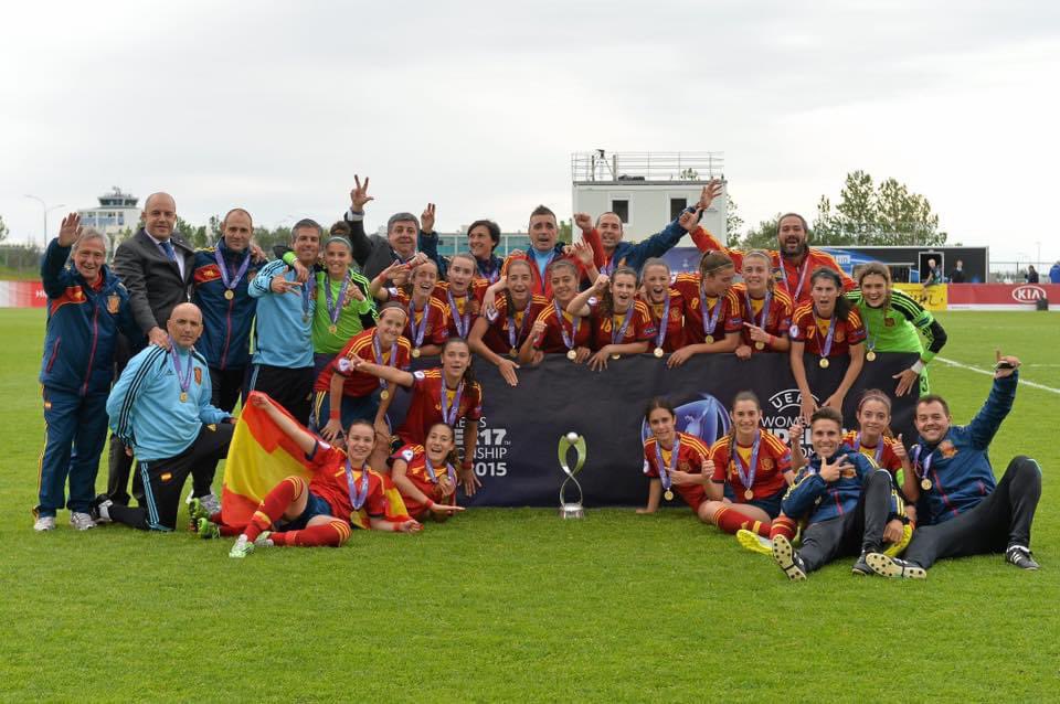 Pues dice Facebook que hace 9 años la <a href="/SEFutbolFem/">Selección Española Femenina de Fútbol</a> Sub-17 se proclamaba campeona de Europa. 

Jamás olvidaré aquel mes en Islandia con buenísima gente, liderados por <a href="/PedroLopzRamos/">Pedro López</a> y <a href="/is_tona/">toña is</a>, con cracks como <a href="/AitanaBonmati/">Aitana Bonmatí Conca</a>, <a href="/Patri8Guijarro/">Patri Guijarro</a>, <a href="/OnaBatlle/">Ona Batlle</a> o <a href="/luciarh_24/">Lucía Rodríguez</a> 💙