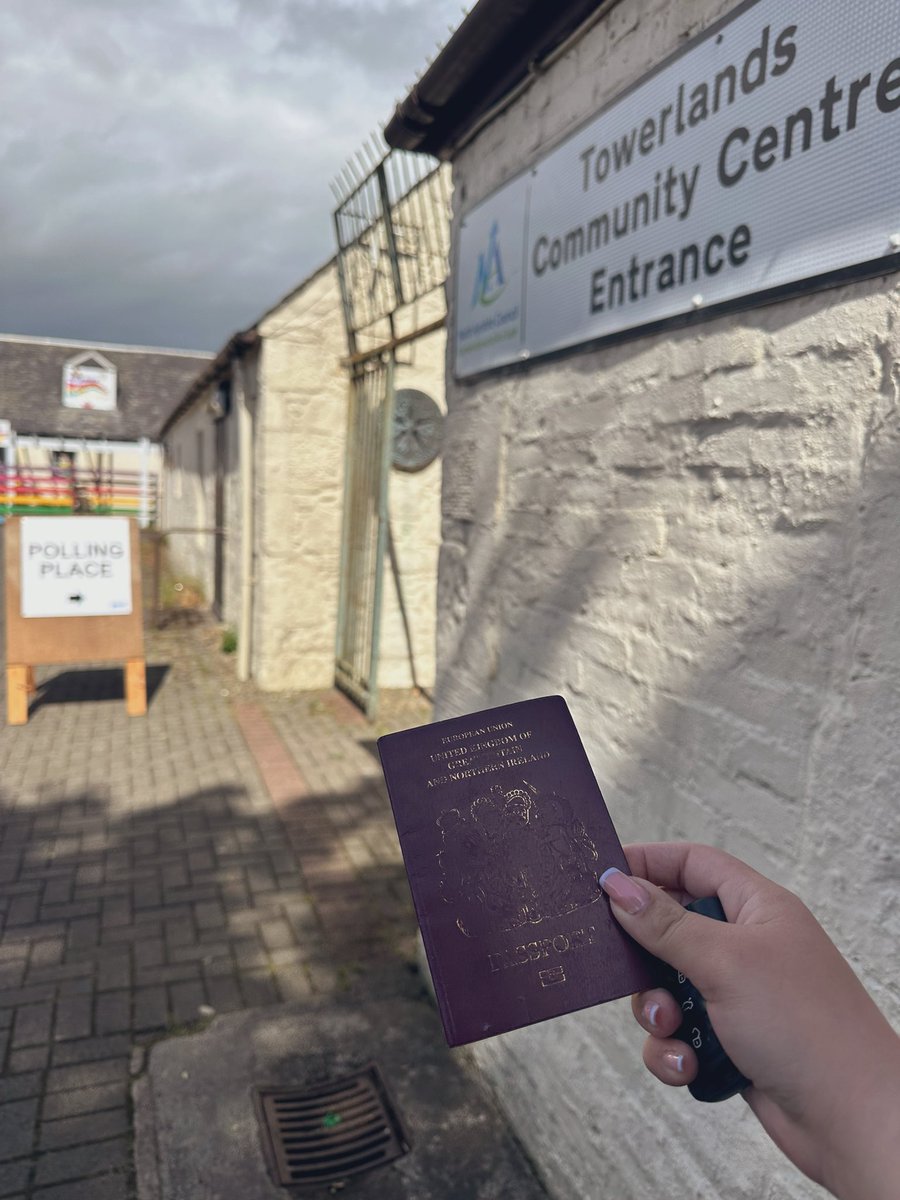 Chlo3Robertson's tweet image. My second time voting in a general election and it’s for @Annie4Ayrshire💛🗳️

There’s somethinggg symbolic about voting with my EU styled passport