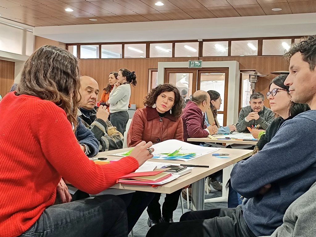 Con más de 20 organizaciones de la sociedad civil de la región de Los Lagos estamos en el 1° Diálogo Ciudadano para la actualización de la Política Nacional Desarrollo Urbano. Algunas temáticas más recurrentes son la conectividad, el crecimiento de las urbes y la planificación.