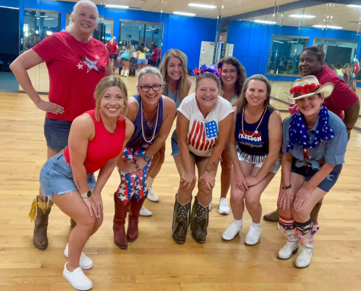 BootBoogieBabes's tweet photo. Happy 🇺🇸 #4thofJuly 🇺🇸 from our Charleston #BootSisters 
🇺🇸 
#BootBoogieBabes
#BootGirls 
#BootBelles https://t.co/eDa11gFMHr