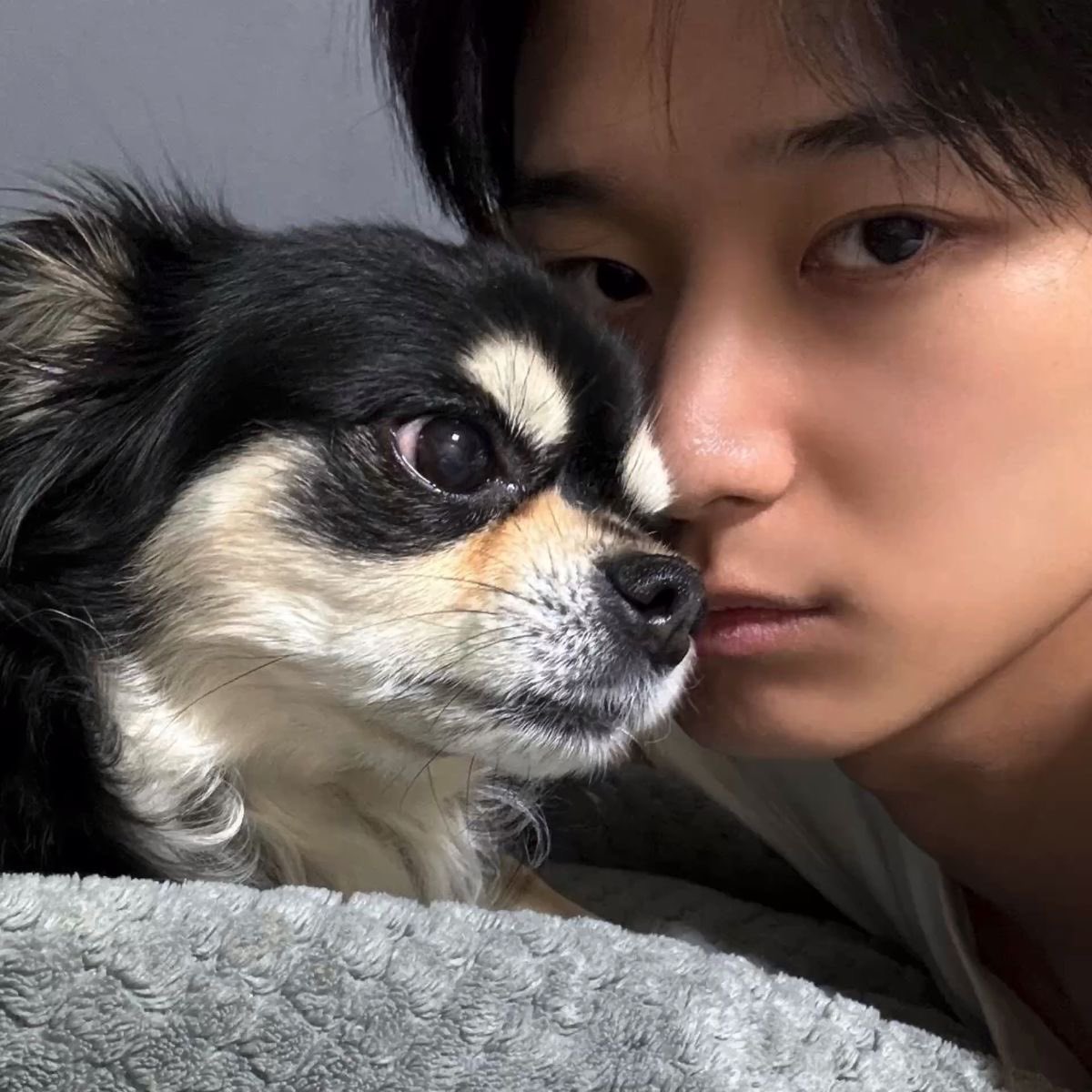 AllureJuyeone's tweet photo. "Hello," he said. https://t.co/OiQaeFQqex