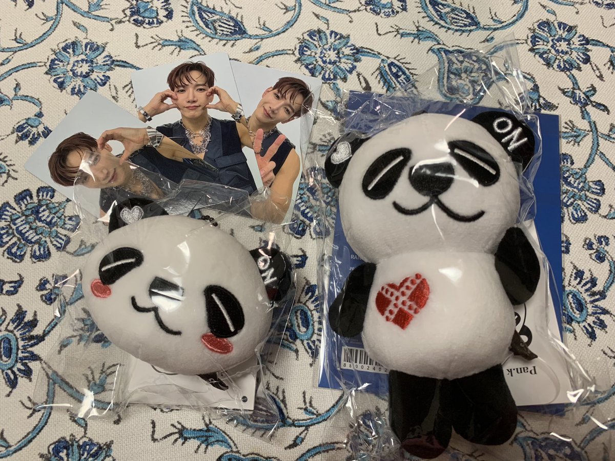 midoringo25's tweet photo. うちにも届いてた🩷
今回は関税とられなくて
セーフ
JYPサンクスカードが入ってなかったんだけどお忘れ?
#jun_k #ジュンケイ #준케이
#command_c_you #2pm https://t.co/dcUTejEnzD