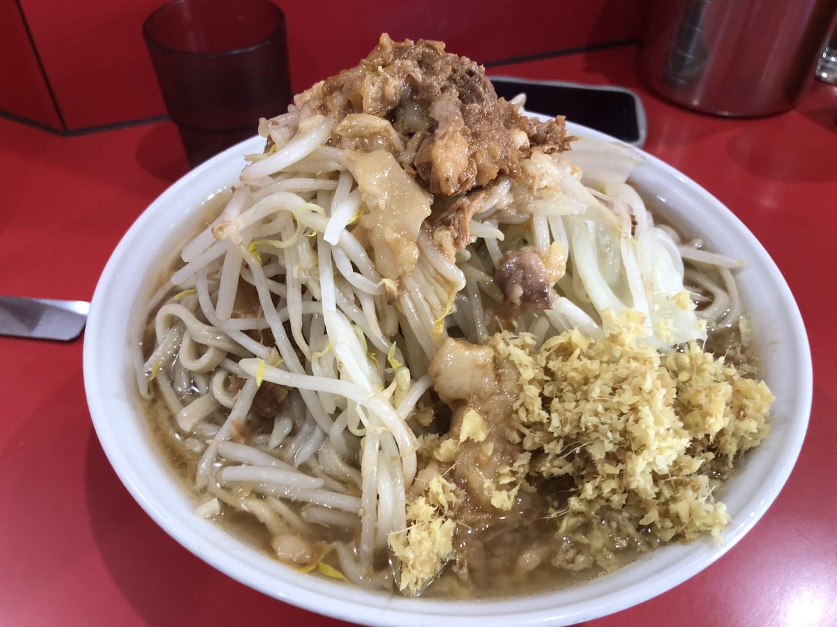 wan200666's tweet photo. ラーメン二郎千葉店
大ラーメン ﾔﾜﾒ ｼｮｳｶﾞ ﾔｻｲﾏｼﾏｼｱﾌﾞﾗﾏｼﾏｼｶﾗﾒ
2日続けての二郎訪問は千葉店にてあえてラーメン ﾔﾜﾒ指定で自分好みのモチパツ麺をｼｮｳｶﾞ追加でサッパリ感の増したキリッとスープに絡めて吸い込む幸福感 暑さに負けない大満足の一杯 ご馳走様でした https://t.co/ecMGDHLBjg