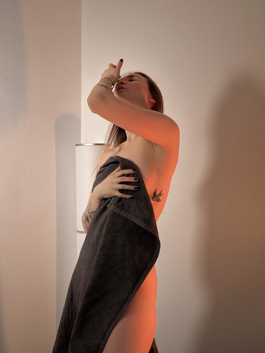 Arielmodel's tweet photo. If you could see what I'm doing in my soul..I posted all the videos from the shower here ⬇️ https://t.co/8eDa5xKIYf https://t.co/Ms5cqApRSC