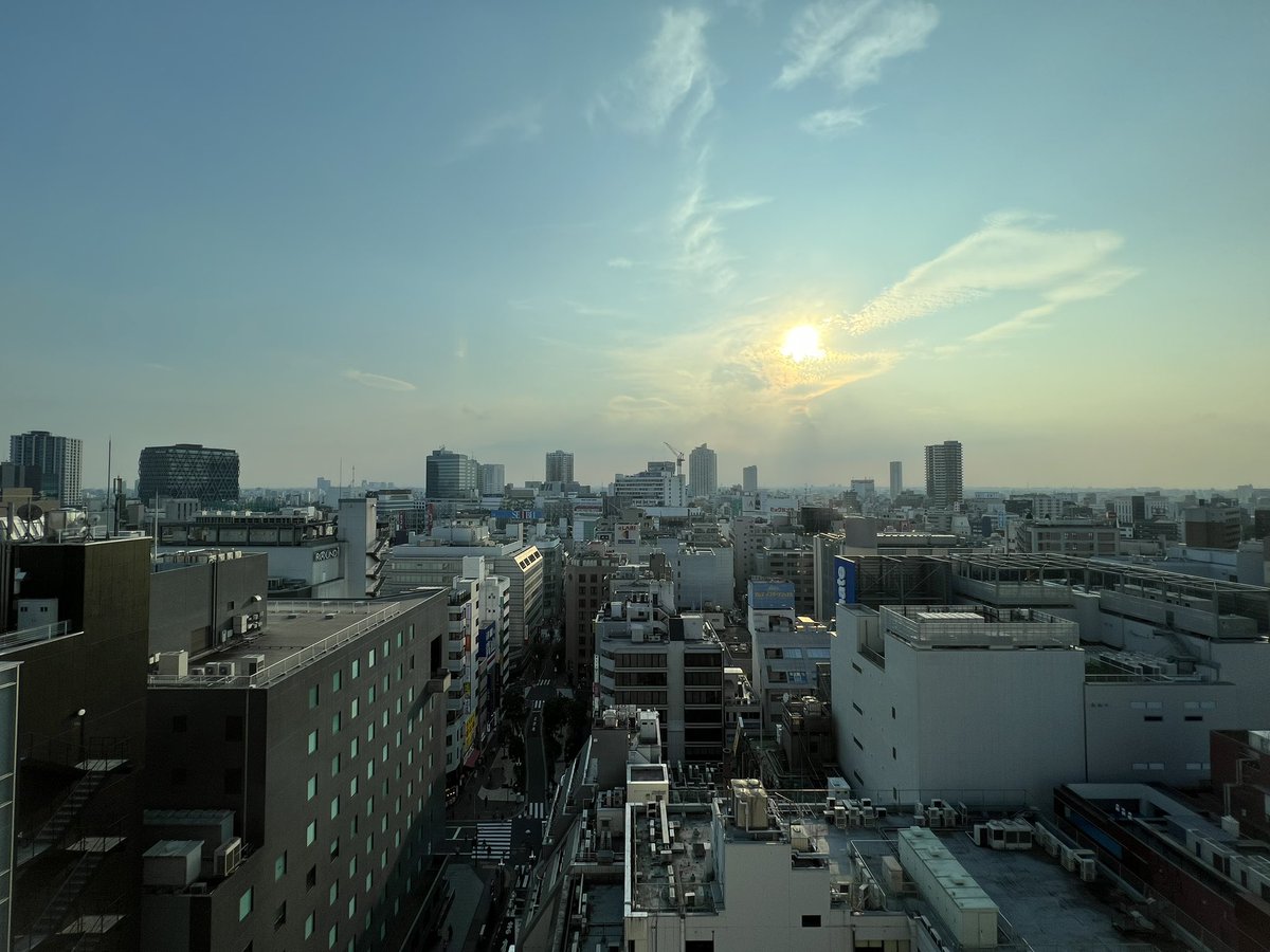ihcinekarahia's tweet photo. #THEBLUEANGELS
#gdcs
精鋭パイロットから成る飛行隊を追ったドキュメンタリー。
全編の殆どを戦闘機の飛行シーンが占めるが、臨場感・爽快感がこの上なく最高!
意外にも印象に残ったのは、会議室で行うイメージトレーニングのシーン。
日本語字幕無しの上映でも、問題無く楽しめた。
#けんいち映画 https://t.co/ZgjCTebQyA