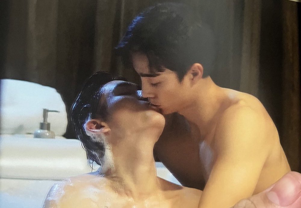 inamokkaimmida's tweet photo. 얘들 자세가
솔직히 말해 니들 사귀지 https://t.co/dyZEkMKNOe