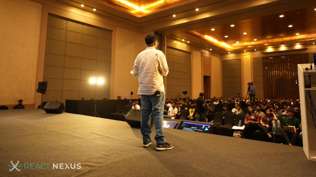 ReactNexus's tweet image. We have @khareapurv on stage!!
He is speaking about Flashpoint Performance!!!🚀⚡
#ReactNexus2024 #ReactNexus