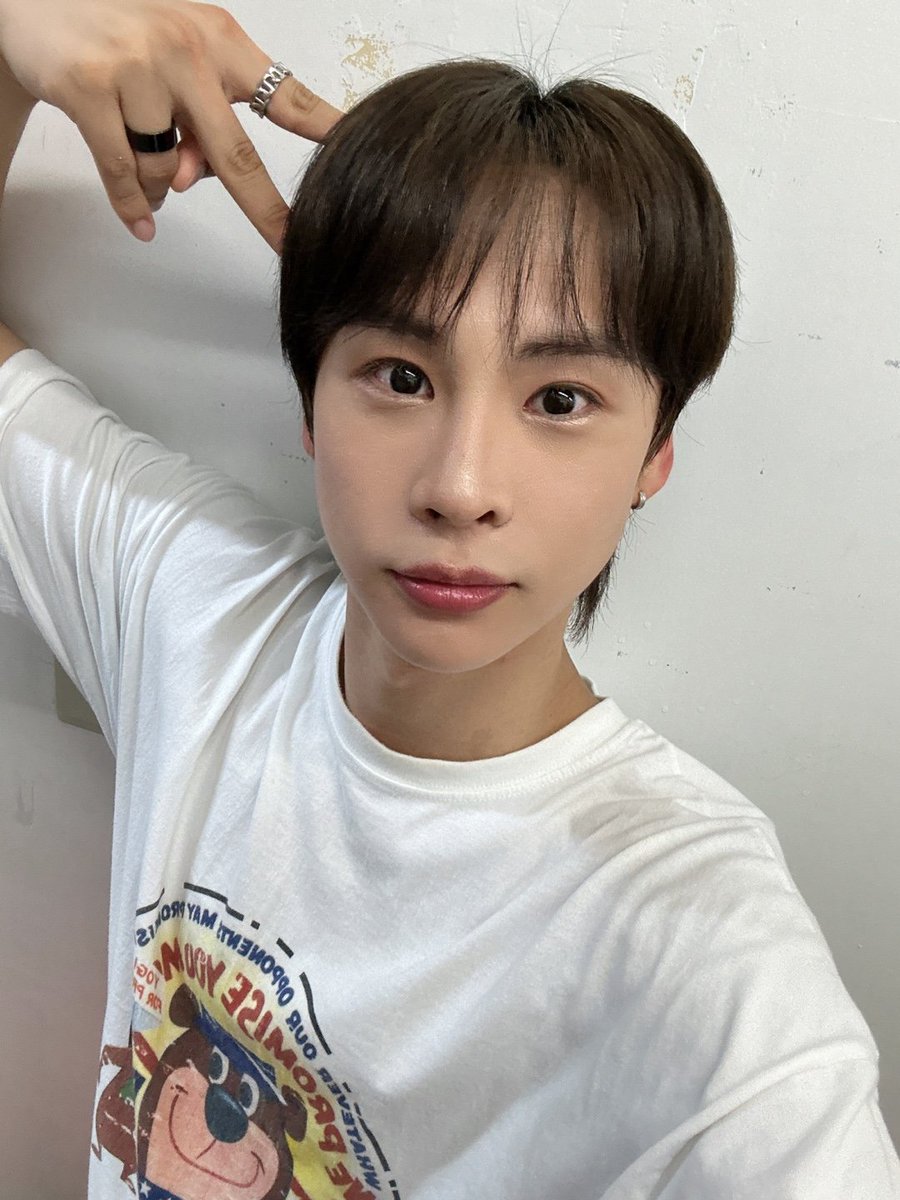CMDM_official's tweet photo. [#현하]
앞머리 내려서 무언가 어려진(?) 느낌이에요🤣😘
#커맨더맨 #CMDM #HyunHah https://t.co/ispNl9xpt5