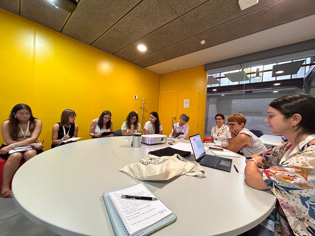 Distintos miembros del Grupo de Investigación Stellae han asistido a las XXXI Jornadas Universitarias de Tecnología Educativa (JUTE), celebradas el pasado 27 y 28 de junio en Cáceres.
stellae.usc.es/index.php/es/1…