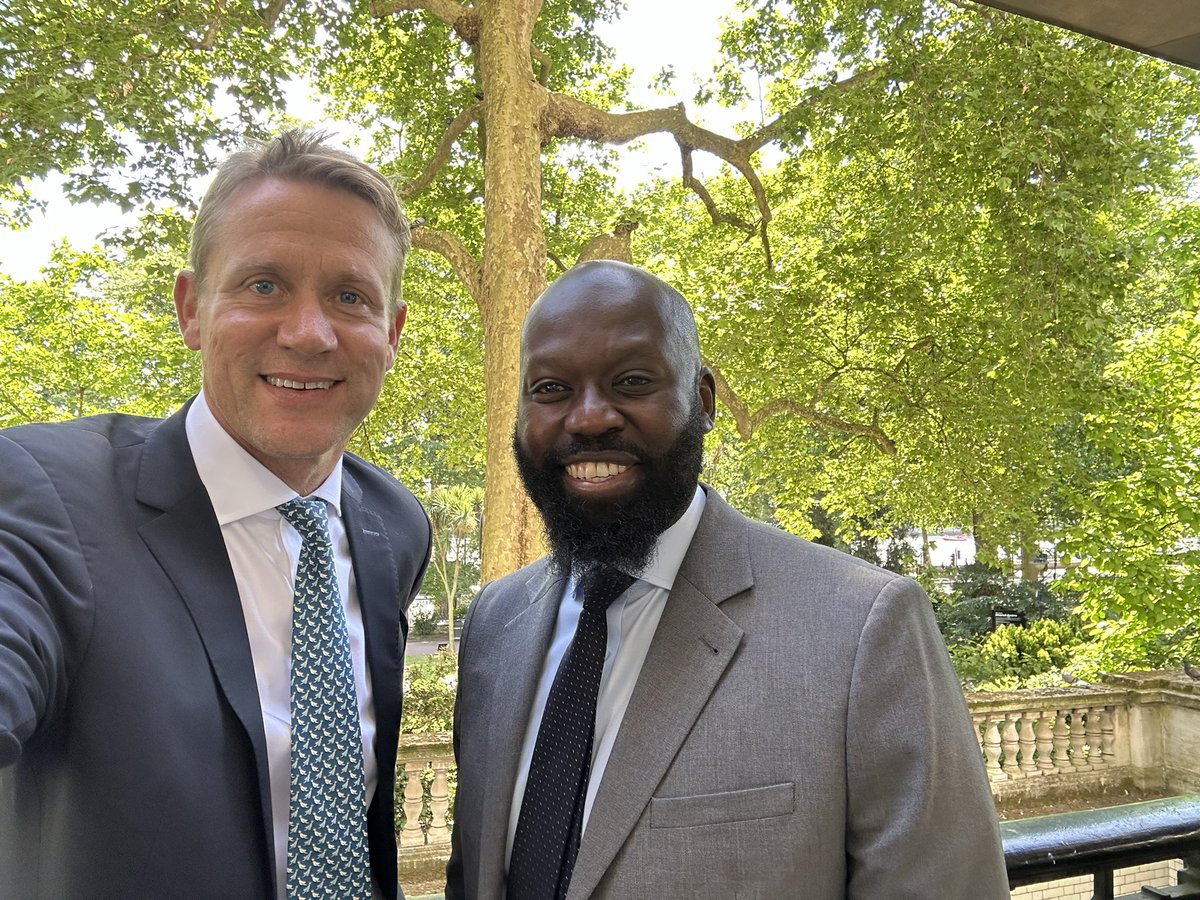 An inspiration to meet 🇿🇼🇬🇧<a href="/NHS_JayDungeni/">Jay Dungeni</a> (<a href="/zimachievers/">Zimbabwe Achievers</a> winner!) today, hear his career story &amp; restless ambition to modernise <a href="/NHSEngland/">NHS England</a> in the way it represents &amp; serves its communities. Loads to reflect on how we lead orgs &amp; mentor young people for tomorrow’s challenges 🙏