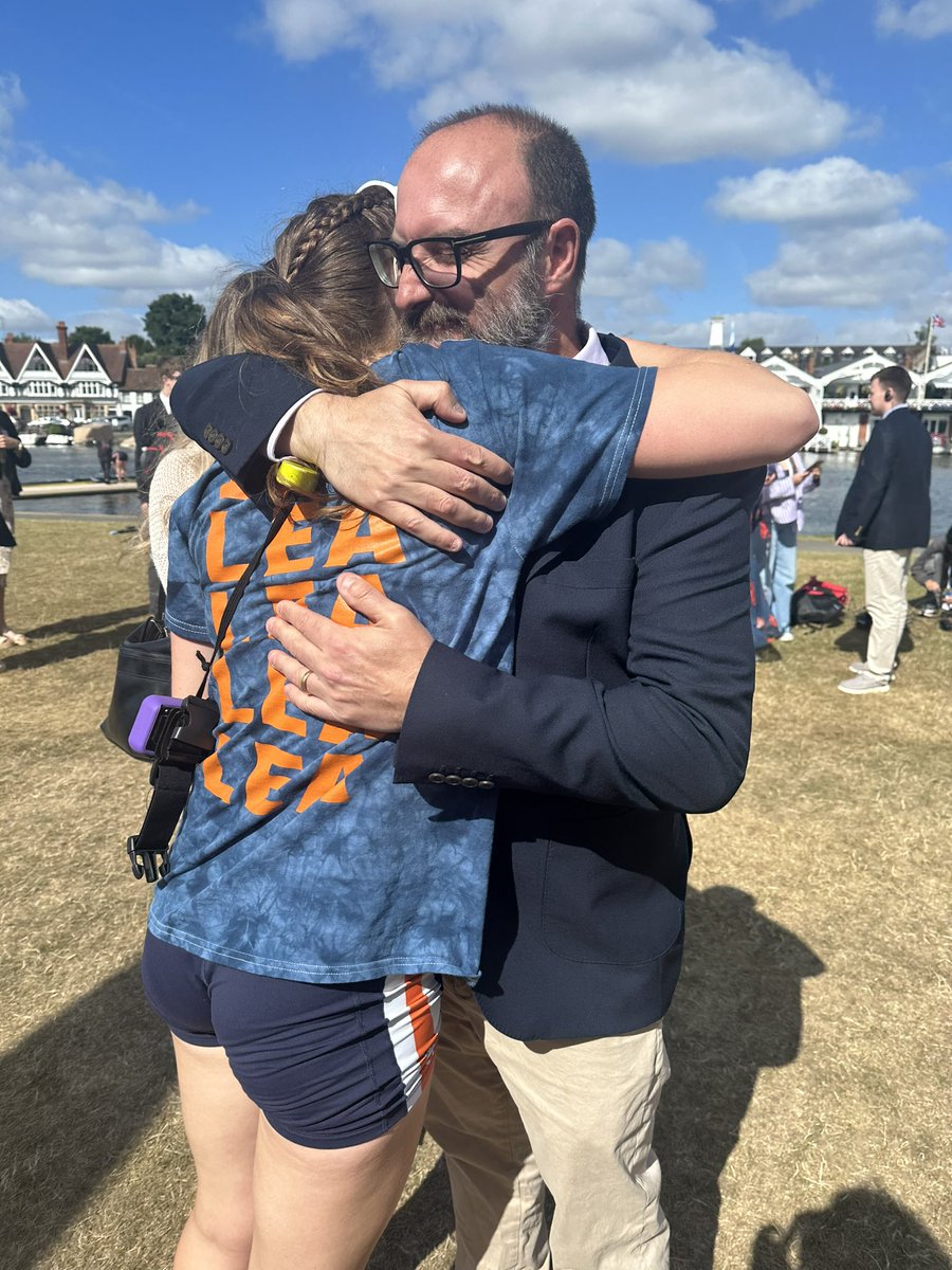 LebbyE's tweet image. Mixed emotions here at #HRR - girls win in the Diamond Jubilee, boys break a blade and row in with three