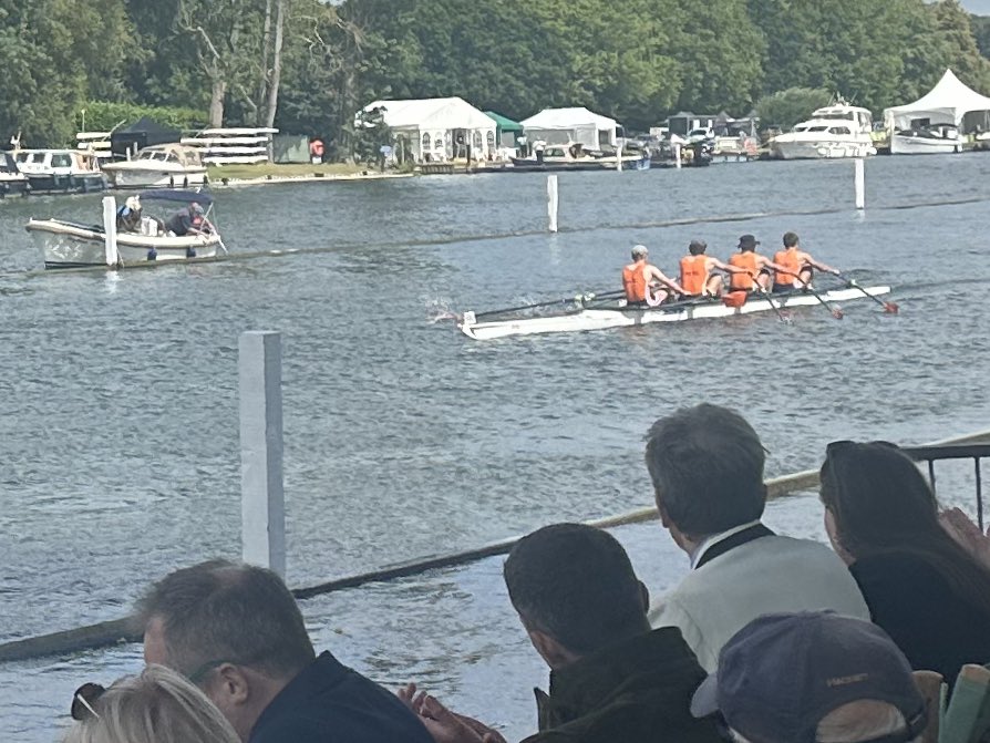 LebbyE's tweet image. Mixed emotions here at #HRR - girls win in the Diamond Jubilee, boys break a blade and row in with three