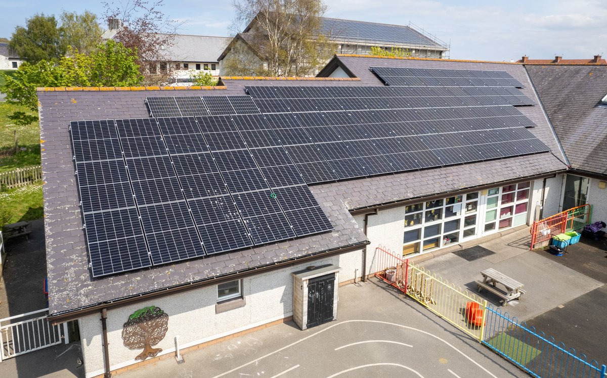 Our team installed a 26.46 kW solar array at Ysgol Glanwydden, saving 4.66 tons of CO2 annually. This project benefits the environment and teaches students about the importance of renewable energy. tinyurl.com/2yhzx2wz #21stCenturySchool #Conwy #EnvironmentalEducation #GoGr...