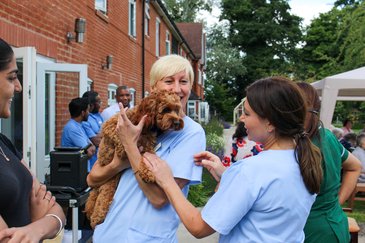 Our friends at Paws PT have recently joined us at Bartlett’s and Stone House to run Dog Shows. Relatives and staff brought in their furry friends to take part in races, competitions and the ever popular musical sits. Our residents really enjoyed meeting the dogs.