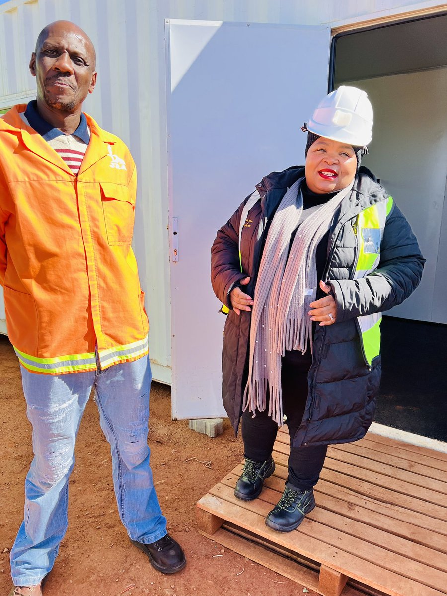 Eunice_Mgcina's tweet photo. With @JDA_joburg CEO @mathibe_i and other Senior Officials in the City of Joburg; together with Ward Councillors, we are in @CRUMRegionA conducting  oversight visits to two major Capex Projects currently underway in the Region.

#RegionA
#IvoryPark
#Ward77
#JDA #DevPlanJozi 
#CoJ https://t.co/FhrXu7skzo