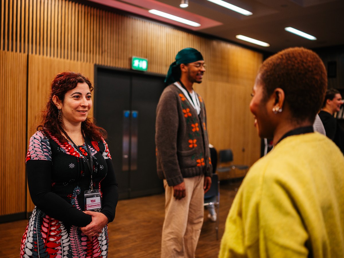 NationalTheatre's tweet image. Looking to develop your #CommunicationSkills and build your confidence? 

Sign up to our #Theatreworks Open Courses 🎭 

Find out more here: nationaltheatre.org.uk/learn-explore/…

📸  Emma Hare, Matthew Kaltenborn, Jimmy Lee