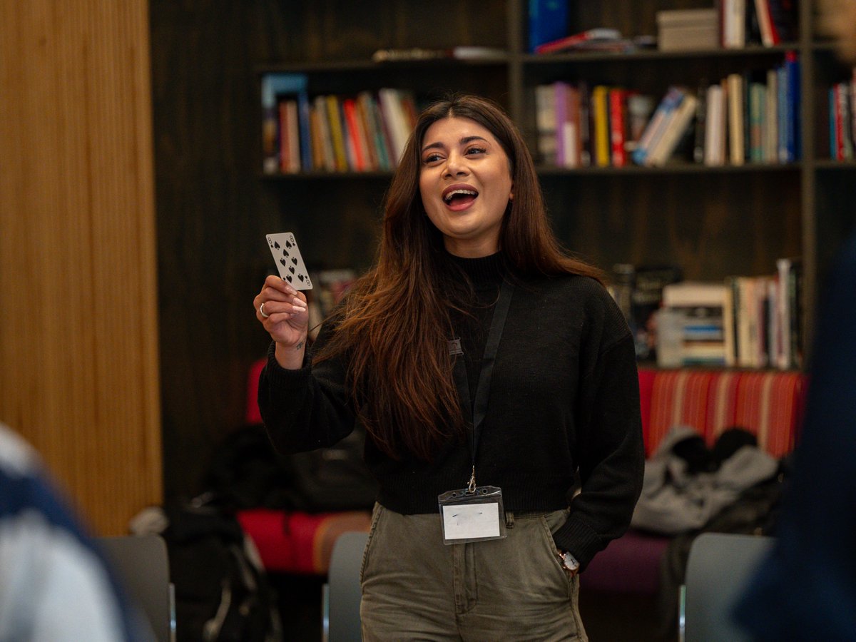 NationalTheatre's tweet image. Looking to develop your #CommunicationSkills and build your confidence? 

Sign up to our #Theatreworks Open Courses 🎭 

Find out more here: nationaltheatre.org.uk/learn-explore/…

📸  Emma Hare, Matthew Kaltenborn, Jimmy Lee
