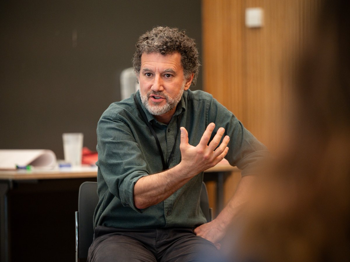 NationalTheatre's tweet image. Looking to develop your #CommunicationSkills and build your confidence? 

Sign up to our #Theatreworks Open Courses 🎭 

Find out more here: nationaltheatre.org.uk/learn-explore/…

📸  Emma Hare, Matthew Kaltenborn, Jimmy Lee