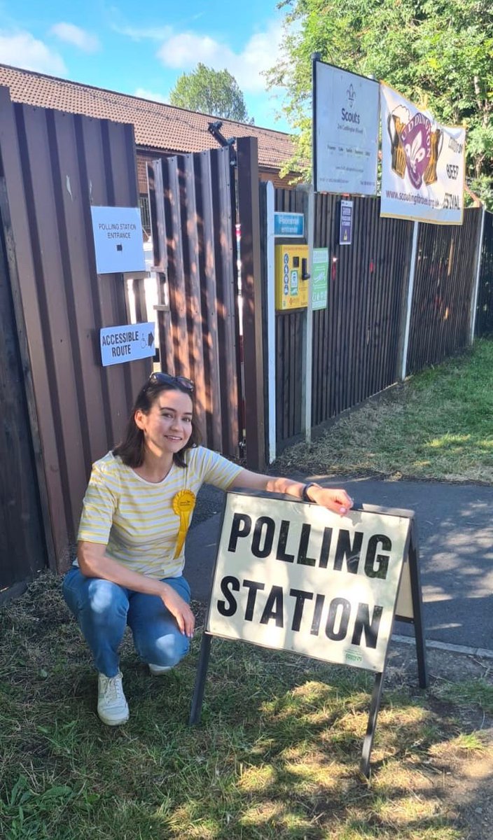 helenmaguiremp's tweet image. Our fantastic team are enjoying the sunshine at polling stations all over the constituency ☀️

Polling stations are open until 10pm - don't forget your ID! 

#GoVote #VoteTactically #TimeForChange #ForAFairDeal #VoteLibDem #Epsom #Ewell #Ashtead #Leatherhead