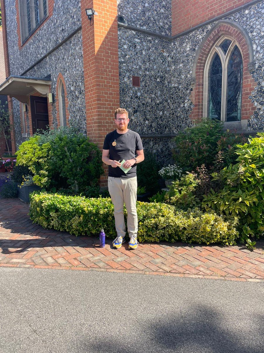 helenmaguiremp's tweet image. Our fantastic team are enjoying the sunshine at polling stations all over the constituency ☀️

Polling stations are open until 10pm - don't forget your ID! 

#GoVote #VoteTactically #TimeForChange #ForAFairDeal #VoteLibDem #Epsom #Ewell #Ashtead #Leatherhead