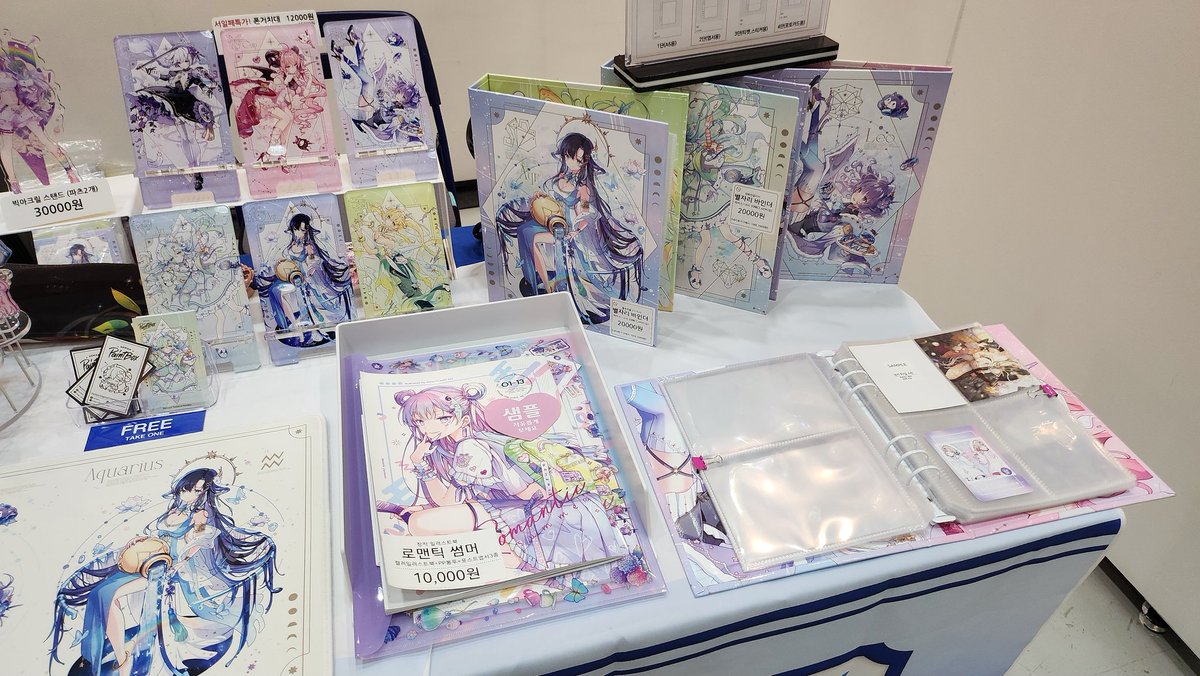 ✨️서울 일러스트레이션 페어 v.17✨️
7/4(목) - 7/7(일) 10:00 - 18:00
코엑스 C홀 / 페인트박스 P09
New! 바인더/아크릴 폰거치대/미니파우치etc
주말까지 잘 부탁드려요-!