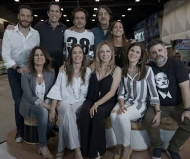 rosariovidafm's tweet photo. Quedáte Escuchando La Radio y Hay Más Música - Último Momento y Exclusivo En "Flash Informativo" De "Noticias En FM Vida"
Un Clásico De Novelas Infantiles De @eltreceoficial Que Están Saludando a Todos Los Fans De #CanalVolver y Su Otra Vuelta Con Los Chicos De #MontañaRusa https://t.co/Jo1YJWYEkA