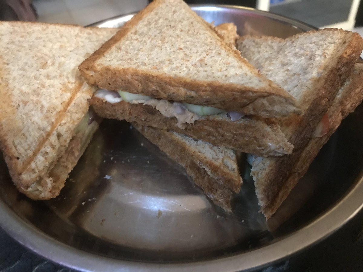 sureshb_26's tweet image. Tuna + Mayo sandwiches for dinner #simpledinner