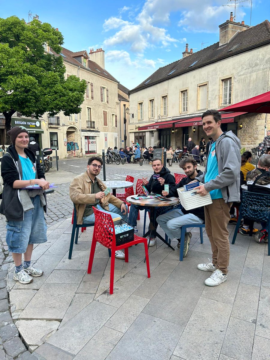 Les équipes mobiles de l’association poursuivent leurs missions de prévention et de réduction des risques en « allant vers » les jeunes, en particulier consommateurs : échanges sur les pratiques addictives, mise à disposition de matériel et orientation et ce, par une approche par