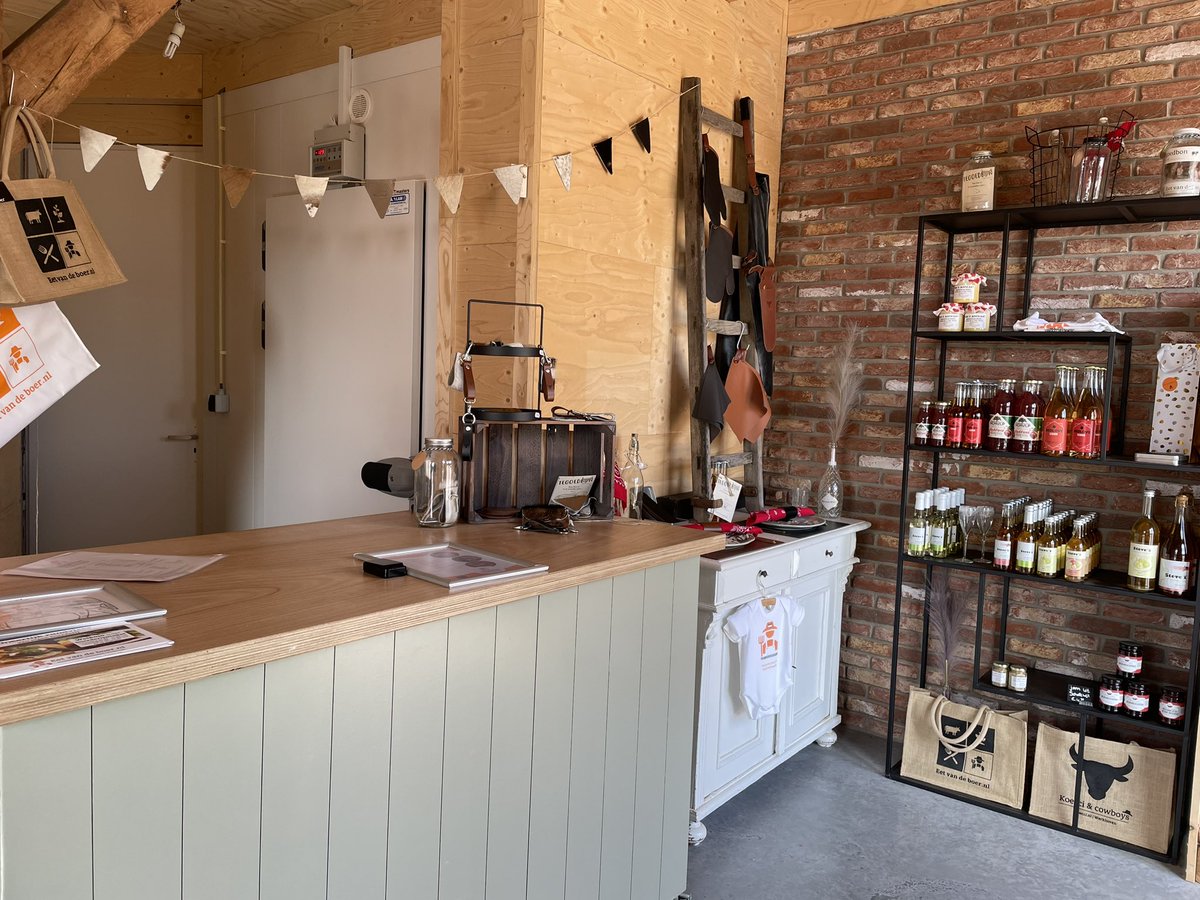 Vandaag op bezoek bij boerderij Hoogenraad in #Werkhoven. Mooi om te zien wat voor bijzonder bedrijf de familie opbouwt. Lokaal, eerlijker en duurzamer. En ook huiswerk voor de gemeente om bij te dragen aan een eerlijke boterham voor bedrijven die voorop lopen in de transitie.