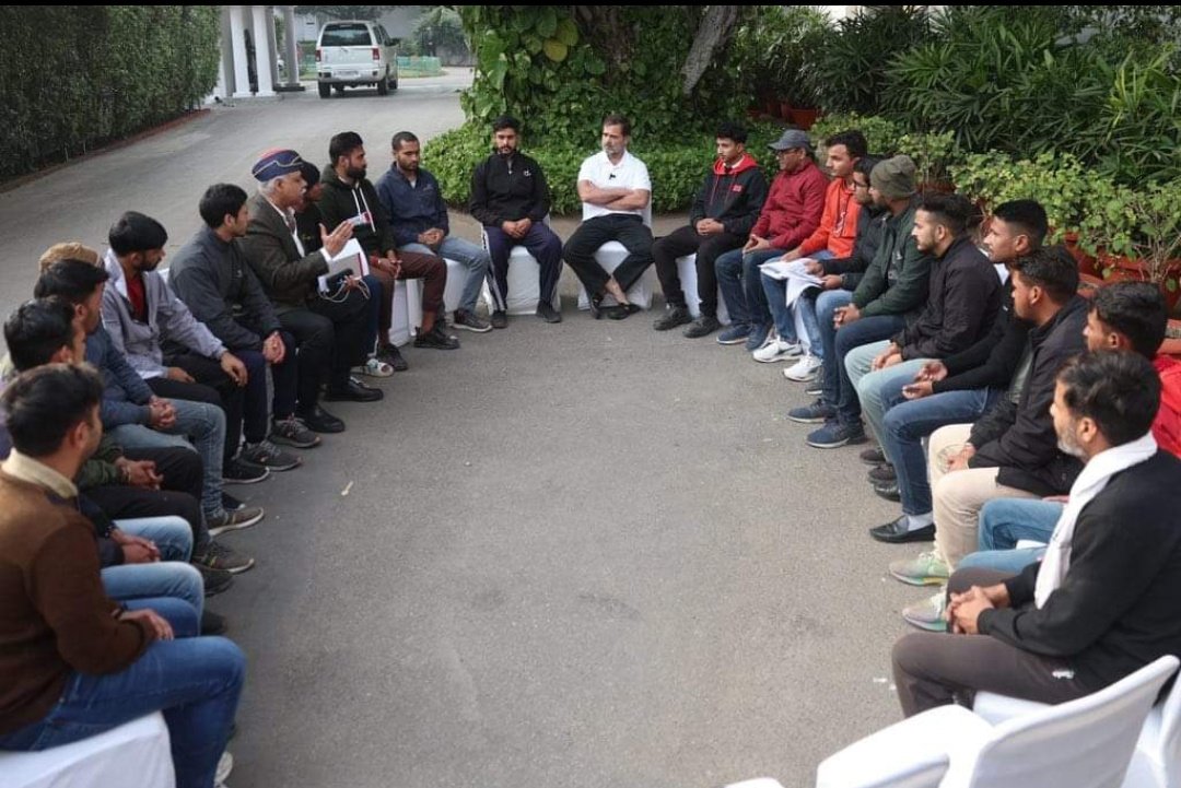 Naresh_Nehraa's tweet photo. आदरणीय @RahulGandhi जी लोकसभा चुनावों से पूर्व आपने #अग्निवीर की आड़ में रद्द की गयी 1.5 लाख युवाओं की भर्ती को लेकर #जय_जवान अभियान चलाया और वादा किया था सड़क से लेकर संसद तक आवाज़ उठाने का।
अब आप हमें न्याय दिलवाइये औऱ संसद में मजबूत तरीके से हमारी मांगों को सरकार के समक्ष रखे। https://t.co/m0ED3PELjB