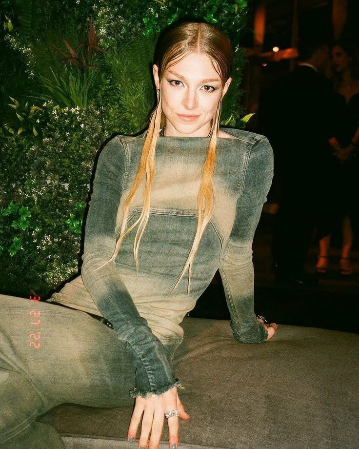 hunter schafer says she wants to play vampire siblings with emma d'arcy:

“that would be so cool. oh my gosh, yes. i don’t think I’ve ever met emma in real life, but i’ve seen the internet stuff. [...] i do believe we have very similar faces. if it’s a vampire story that would be