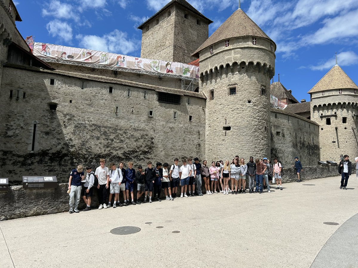 ScienceEcs's tweet photo. Chateau treasure hunt !! https://t.co/LsnzguDuqW