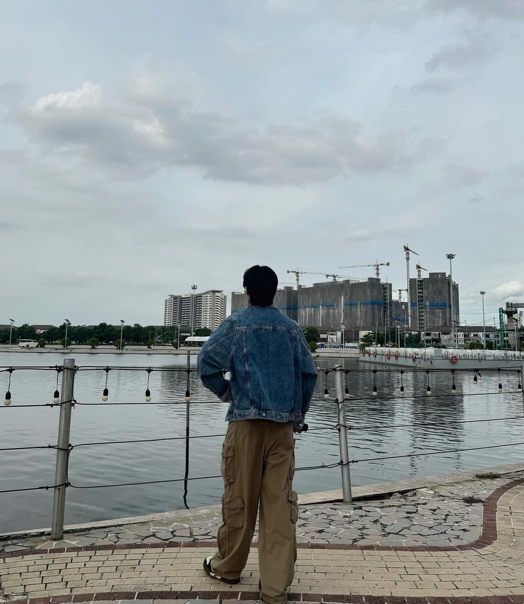 TheoryofYinWar's tweet photo. IG yinyin_anw 

หยิ่นเสื้อยีนไม่ใส่เกงยีน👖🌊

#หยิ่นวอร์ #yinyin_anw @yinyin_anw https://t.co/ScpTfxEjZC
