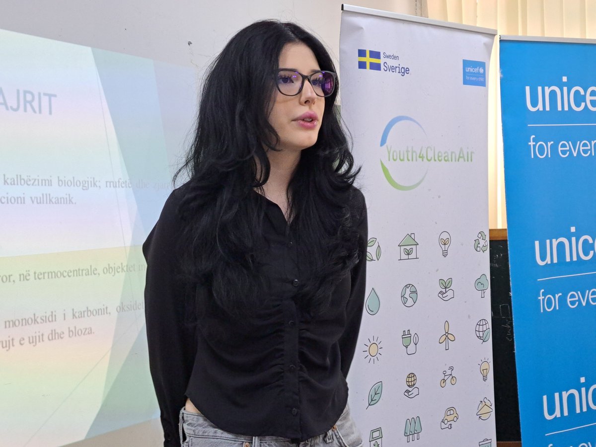 NGO_PEN's tweet photo. 🌿 In May, Pure Air Movement volunteers inspired students at Tefik Çanga and Gjon Serreçi schools in Ferizaj about air pollution and prevention. 🌍✨

👏 Kudos to these dedicated volunteers for their commitment to educating the youth and promoting a cleaner, greener future! 💚 https://t.co/od7PYPNrnj