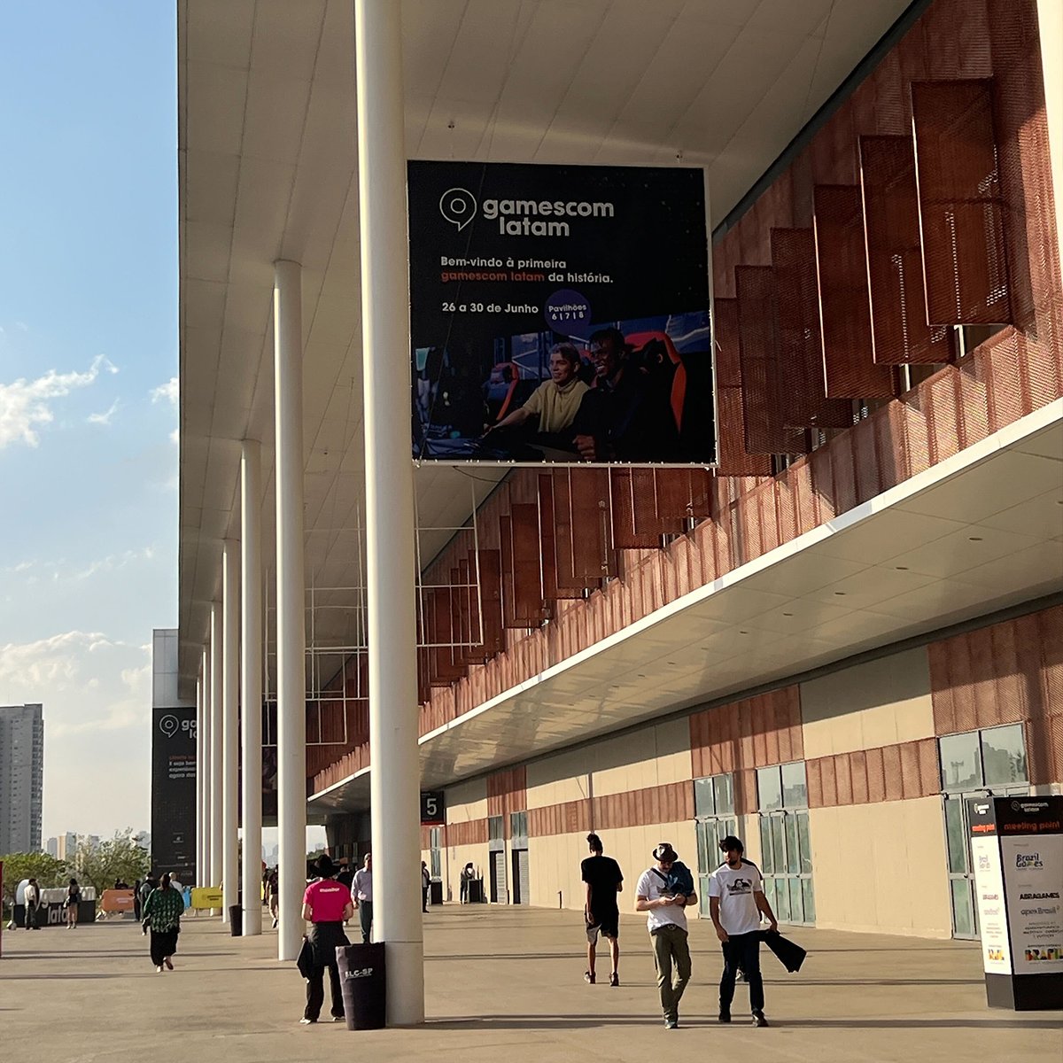 AgonaleaGames's tweet photo. ¡Aquí va un vistazo de la Gamescom Latam 2024! Momentos del evento, felices de los encuentros que tuvieron y la emoción de representar a https://t.co/8jlhNfk9s1 en esta gran industria 🩷 ¡Gracias por acompañarnos en este recorrido! 

#Gamescom #SaoPauloExpo #Videogames #Punko https://t.co/2IdJ4E1Hut