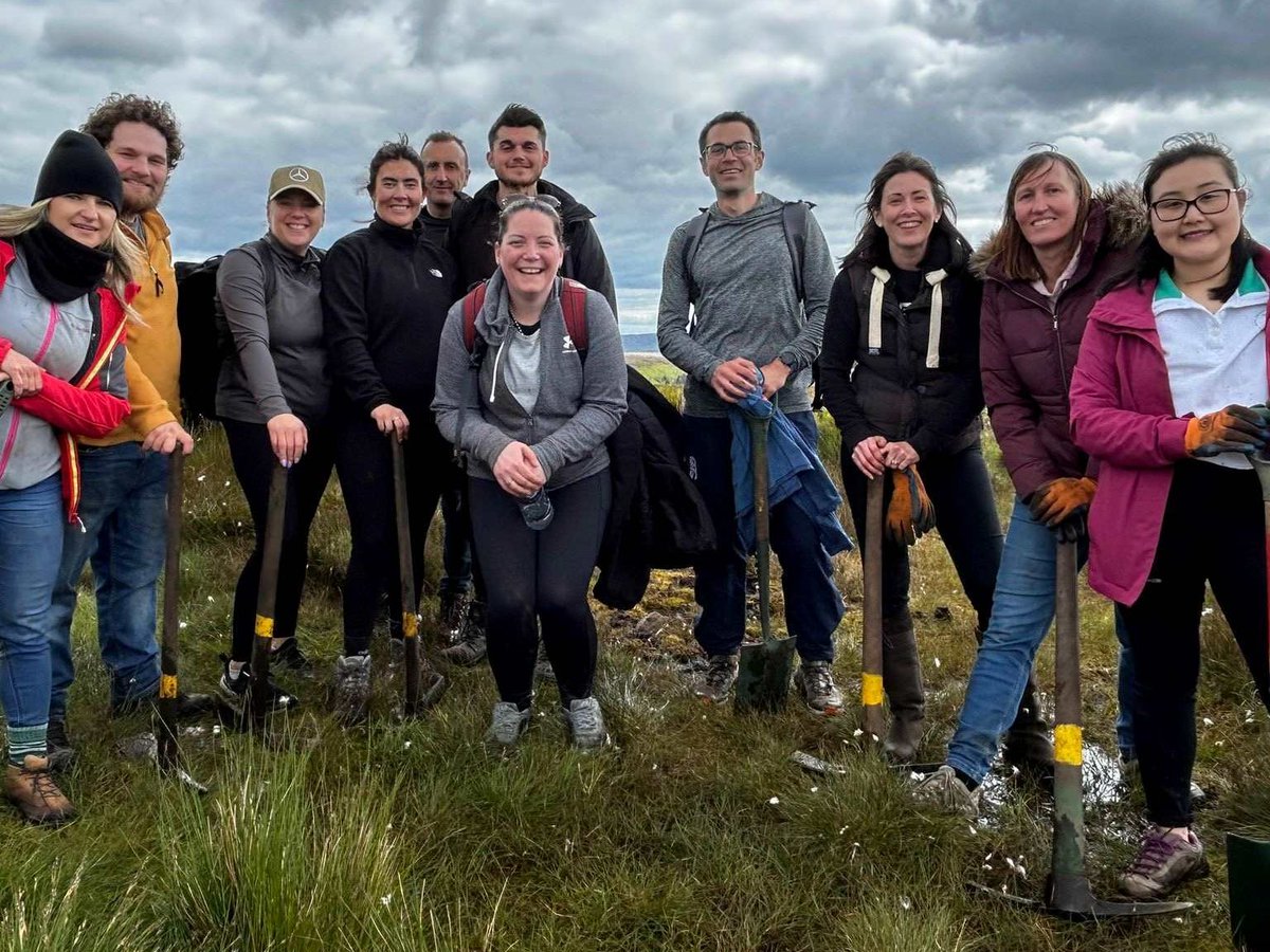 Volunteers have been doing amazing work on the trail again!  A team from @HarworthGroup recently spent a day with <a href="/PeakPark_PPCV/">PPCV</a>, clearing an incredible 226metres of drainage! We'd like to say a huge thank you to them for all their hard work 👍. 
(📷Martyn Sharp)